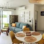 Apartment 2br W- Private Garden, Pool, Gym & Parking