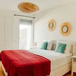 2br W- Private Garden, Pool, Gym & Parking *