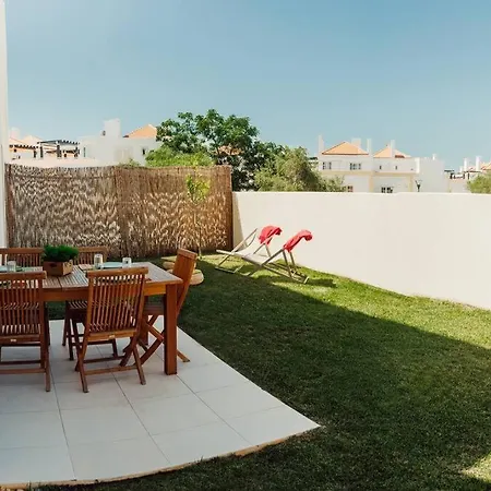 Appartement 2br W- Private Garden, Pool, Gym&parking *