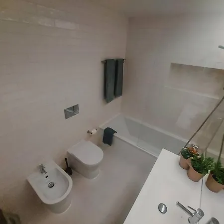 Appartement 2br W- Private Garden, Pool, Gym&parking