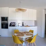 2Br Apt W- Private Garden, Pool, Gym & Parking カバナス・デ・タビラ